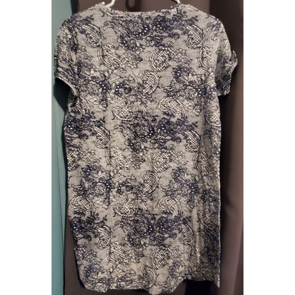 Patterned Top - Picture 2 of 3